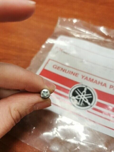 NOS Yamaha DT125 FS1 FS50 PAN HEAD SCREW 98501-04008-00 SUB 98580-04008-00 Y129