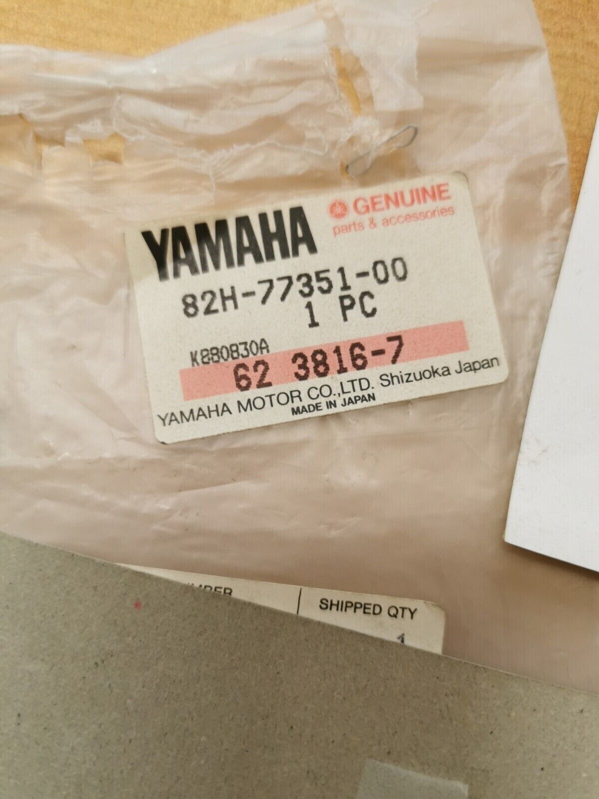 NOS YAMAHA 340 1987 EMBLEM 1 82H-77351-00-00 Y49