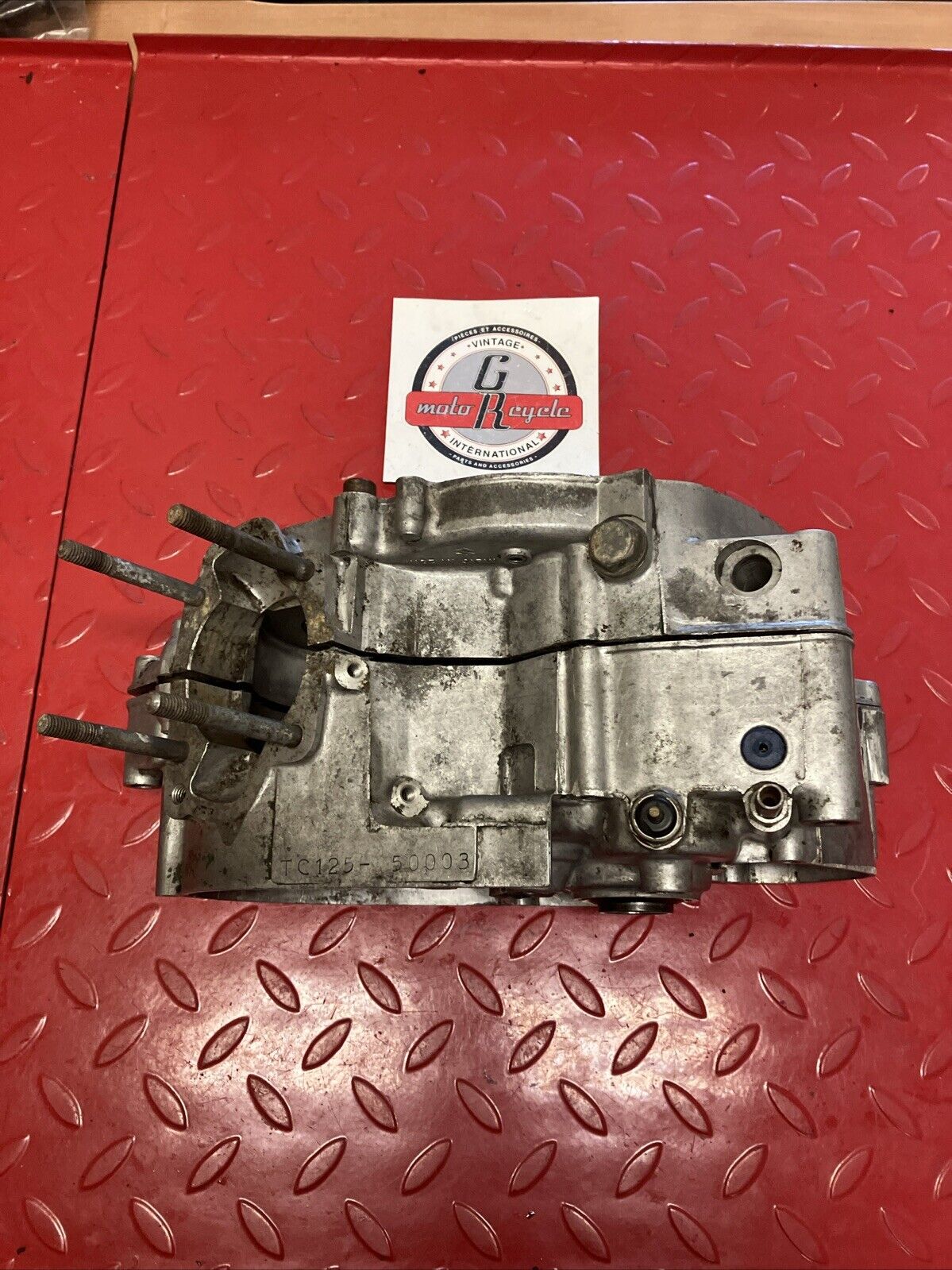 Suzuki TC125 1975 crankcase set left right crank case