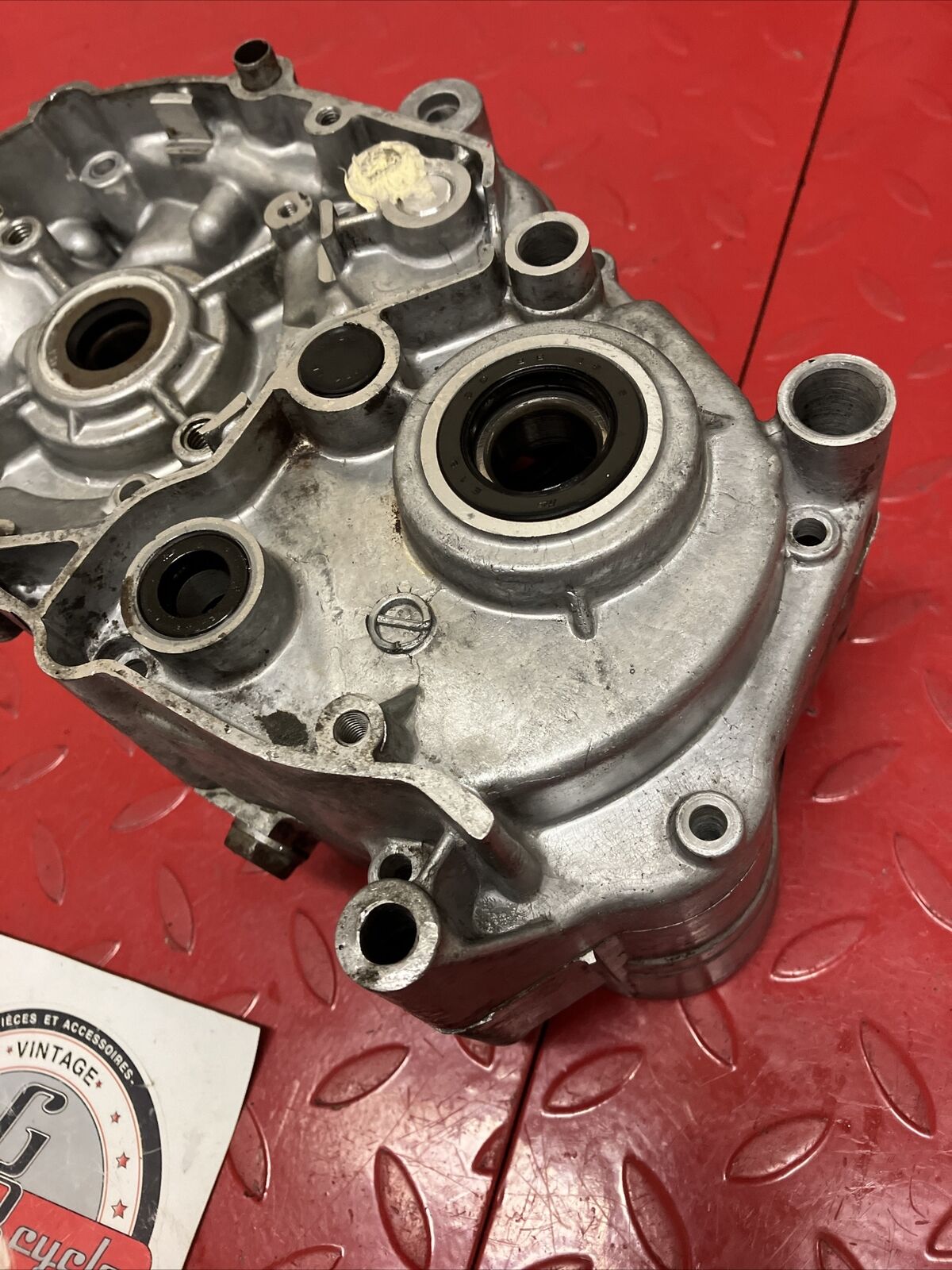 Yamaha U7E 1972 V70 left right crankcase set