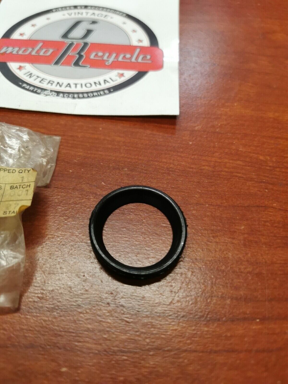 NOS Yamaha CLUTCH DUST SEAL 214-16347-01-00 Y71