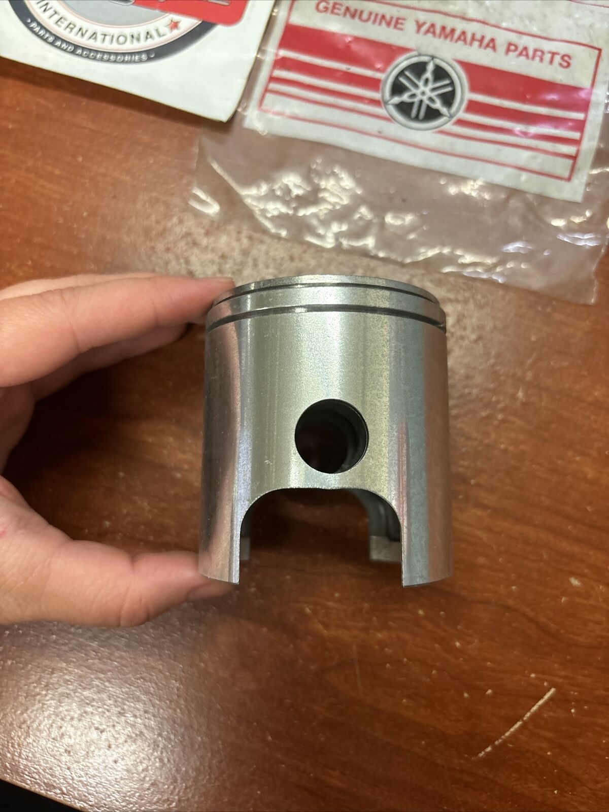NOS Yamaha 1970 - 1972 R5 PISTON STD 0.96 278-11631-09-96 Y176