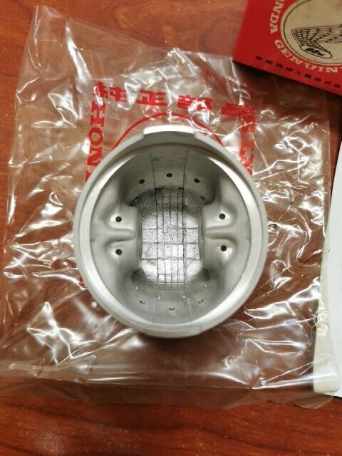 NOS Honda CB500 K1 K2 PISTON (0.75) 13104-323-000 SUB. 13104-323-405 H62