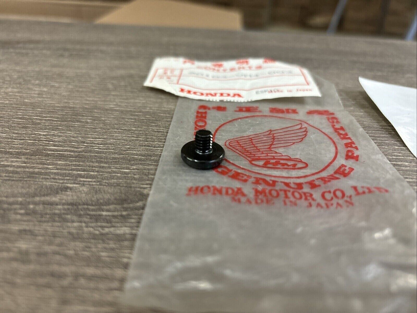 NOS Honda ATC200 ATC250 TRX125 TRX300 FW SPLASH GUARD SCREW 90103-VM4-003 H123