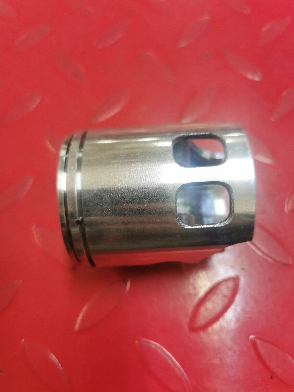 NOS Yamaha DT100A DT100B PISTON  STD 437-11631-01-97  Y34