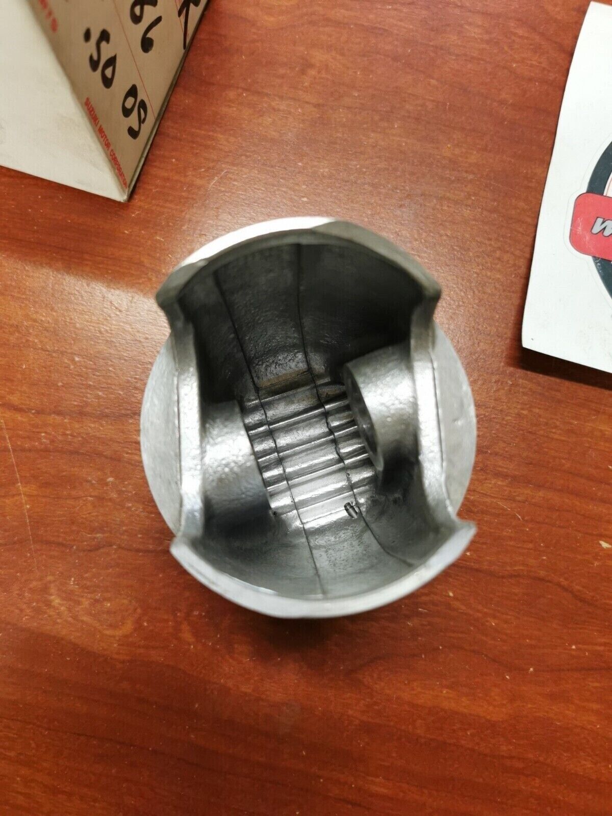 NOS SUZUKI 1985 1986 LT250R PISTON 0.50 12110-19A01-050 SUB. 12103-19810-050 S30