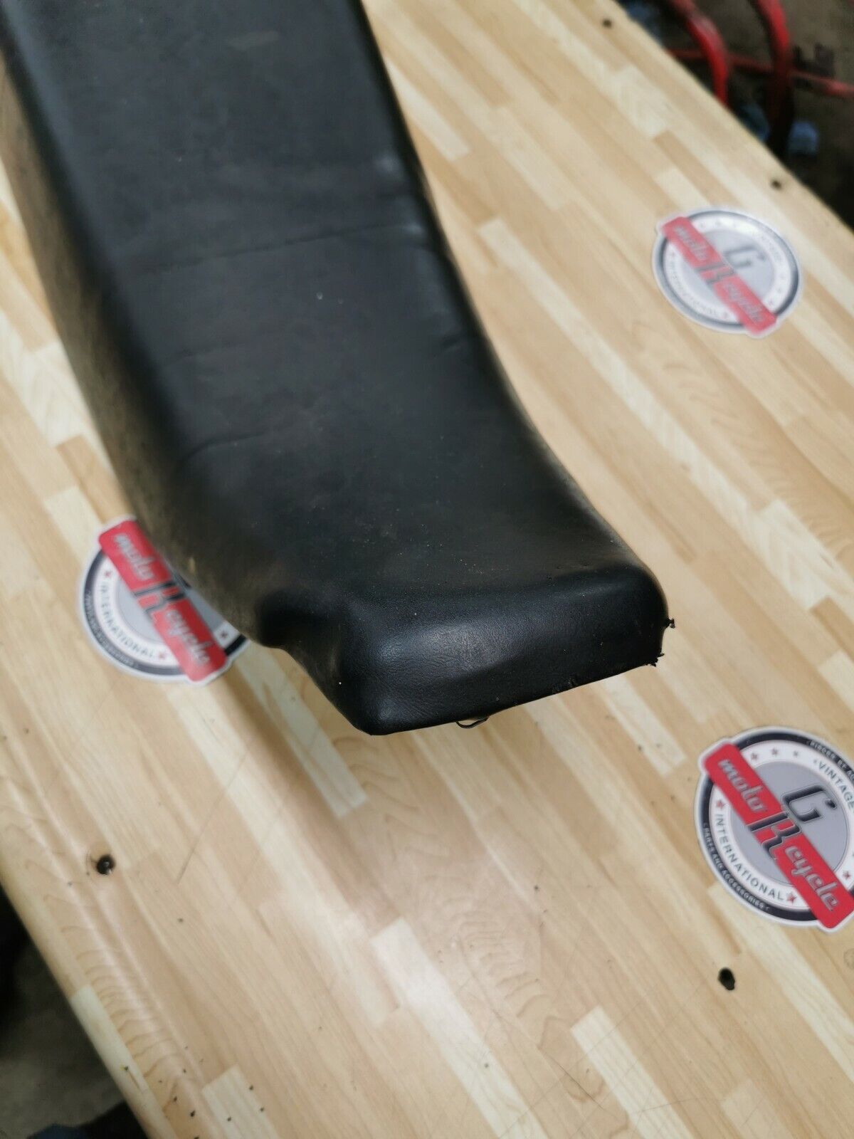 Honda CR125R 1984 seat saddle pan 2