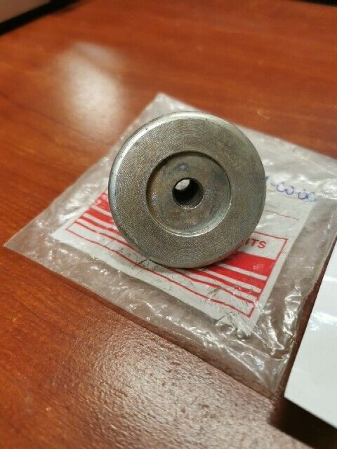 NOS Yamaha BT1100 XS1100 XV1100 XV1000 XV750 PUSH SCREW 2H7-16341-00-00 Y102