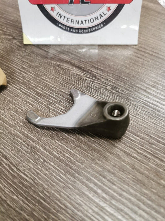 NOS YAMAHA YZ100 YZ125 SHIFT FORK 1W1-18511-01 Y57