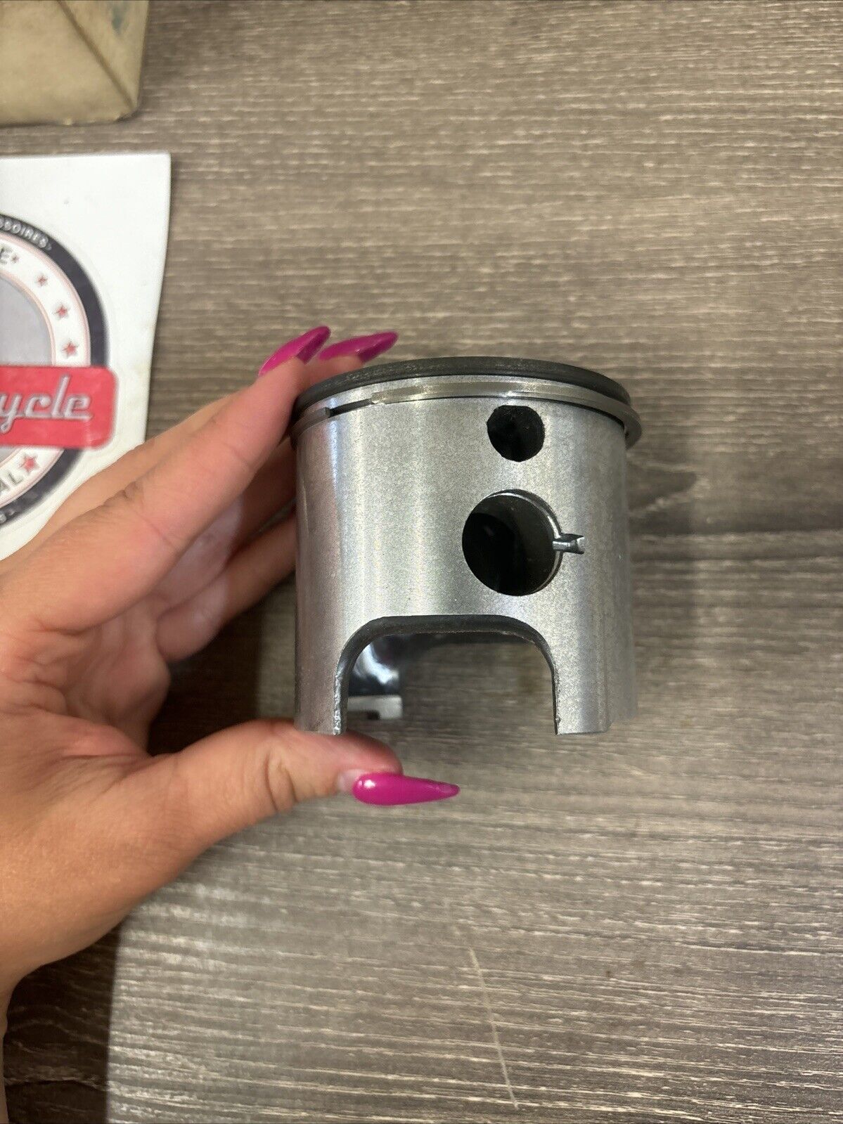NOS BOMBARDIER SKIDOO TNT 440 RH PISTON STD 67.5MM 19525 J62