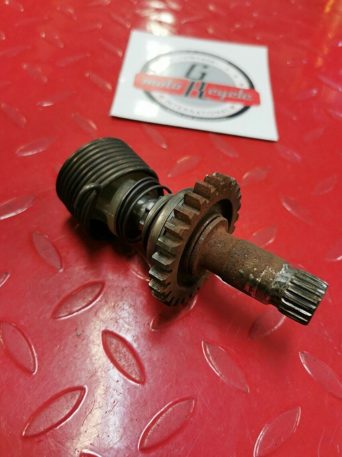 Suzuki RM125 1982 kickstarter kick starter spindle gear shaft spring 26211-40201