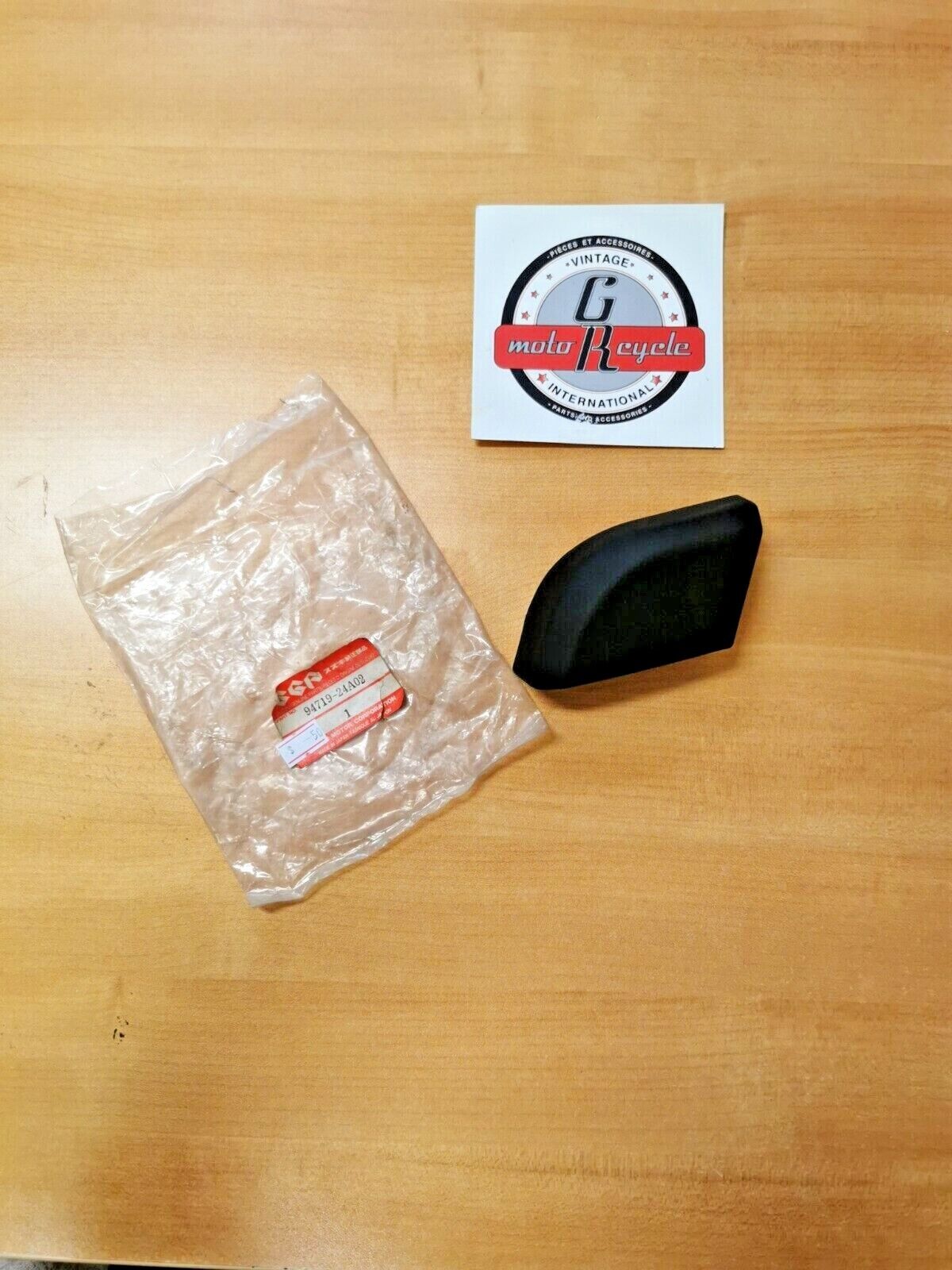 NOS SUZUKI GV1400GD 1986 COVER SIDE BAG 94719-24A02 S6