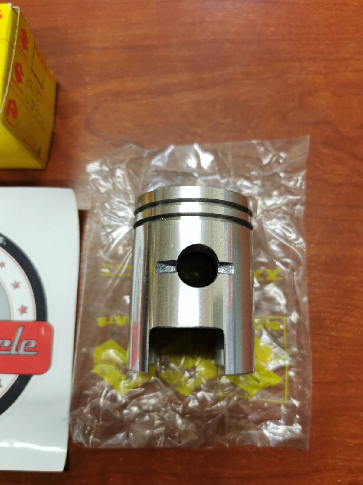 NOS Suzuki 1968 80K10 80K11 80K15 PISTON 1.0 12110-03710 S32