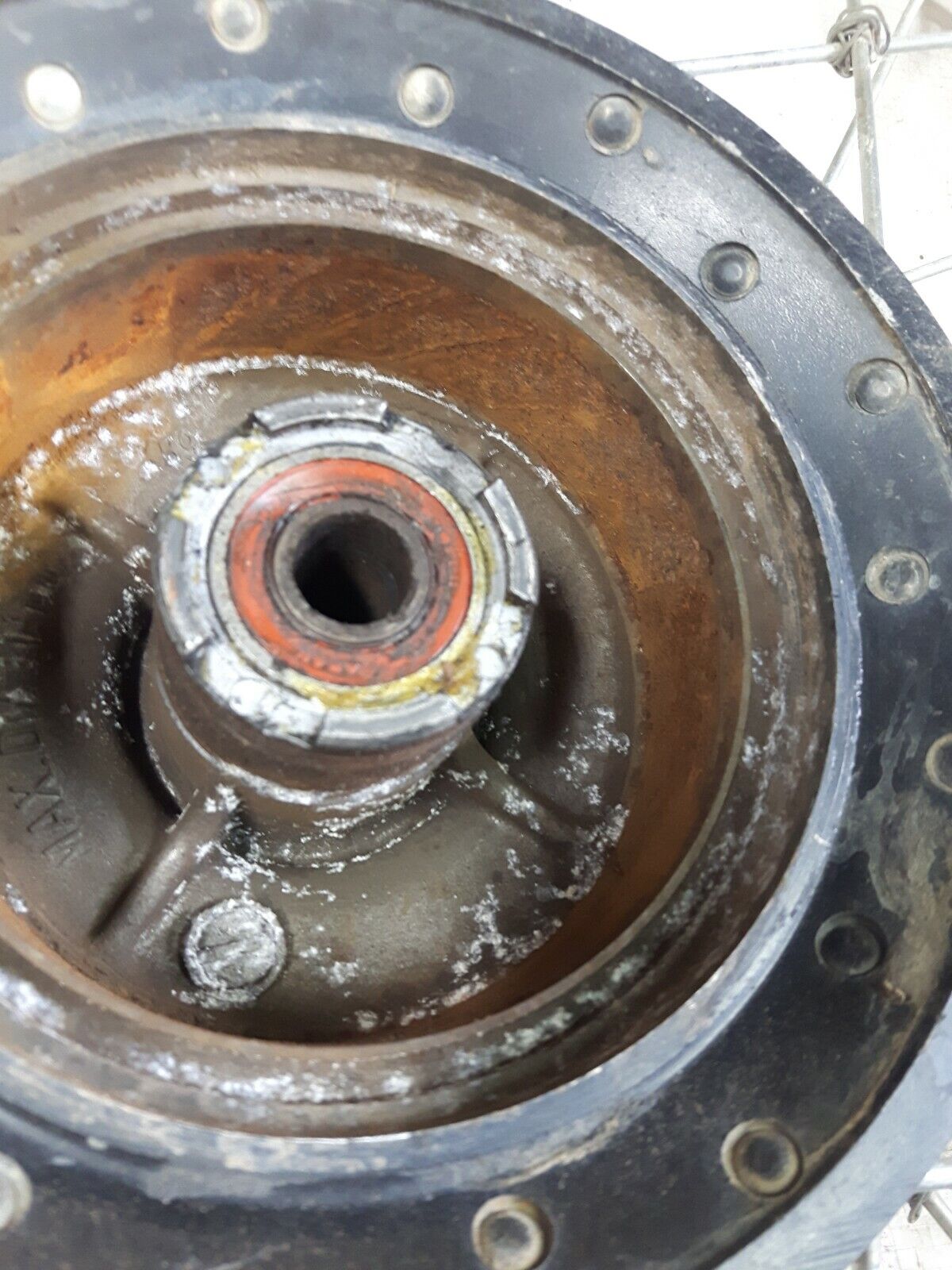 Honda XR200R 1983 front wheel rim hub 44601-KB9-010