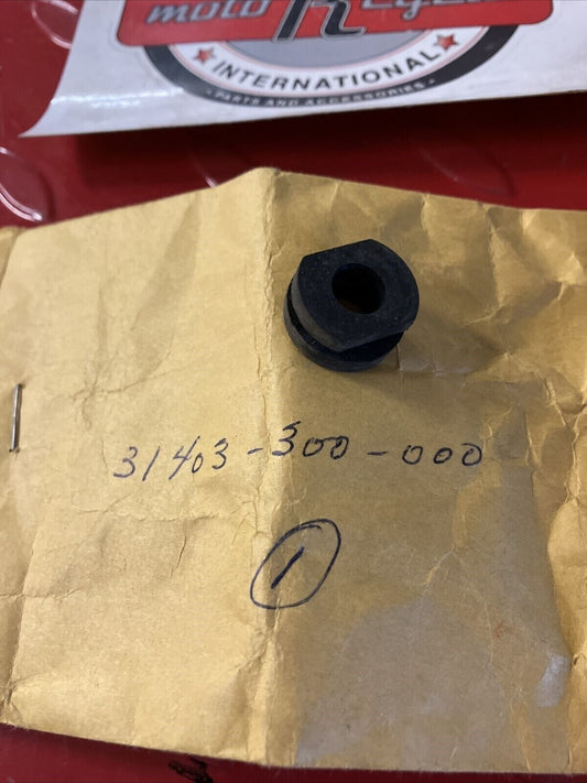 NOS HONDA CB750 RUBBER REGULATOR CUSHION 31403-300-000 H24