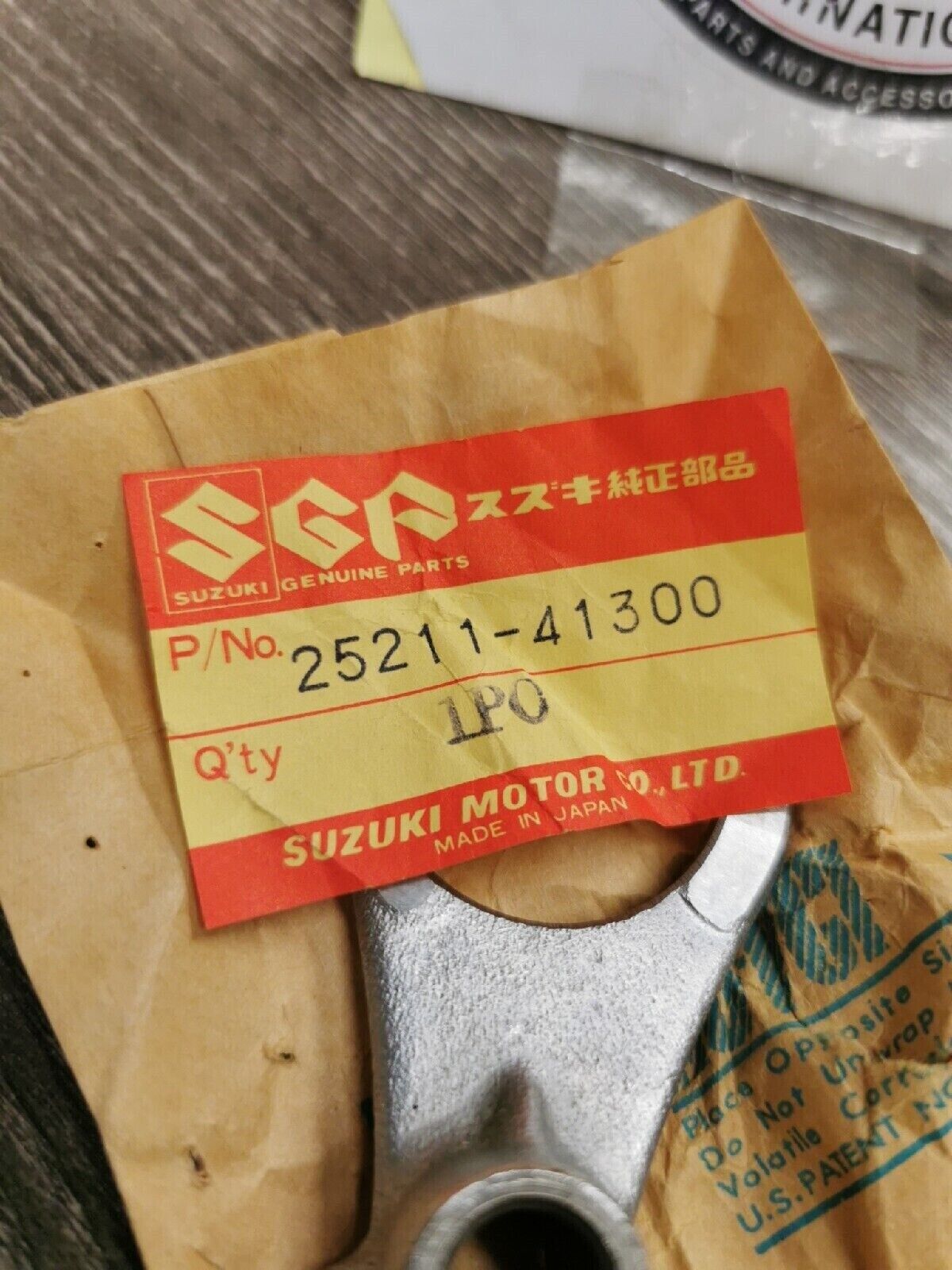 NOS SUZUKI RM125  FORK GEAR SHIFT  25211-41300 Superseded by 25211-41301  S11