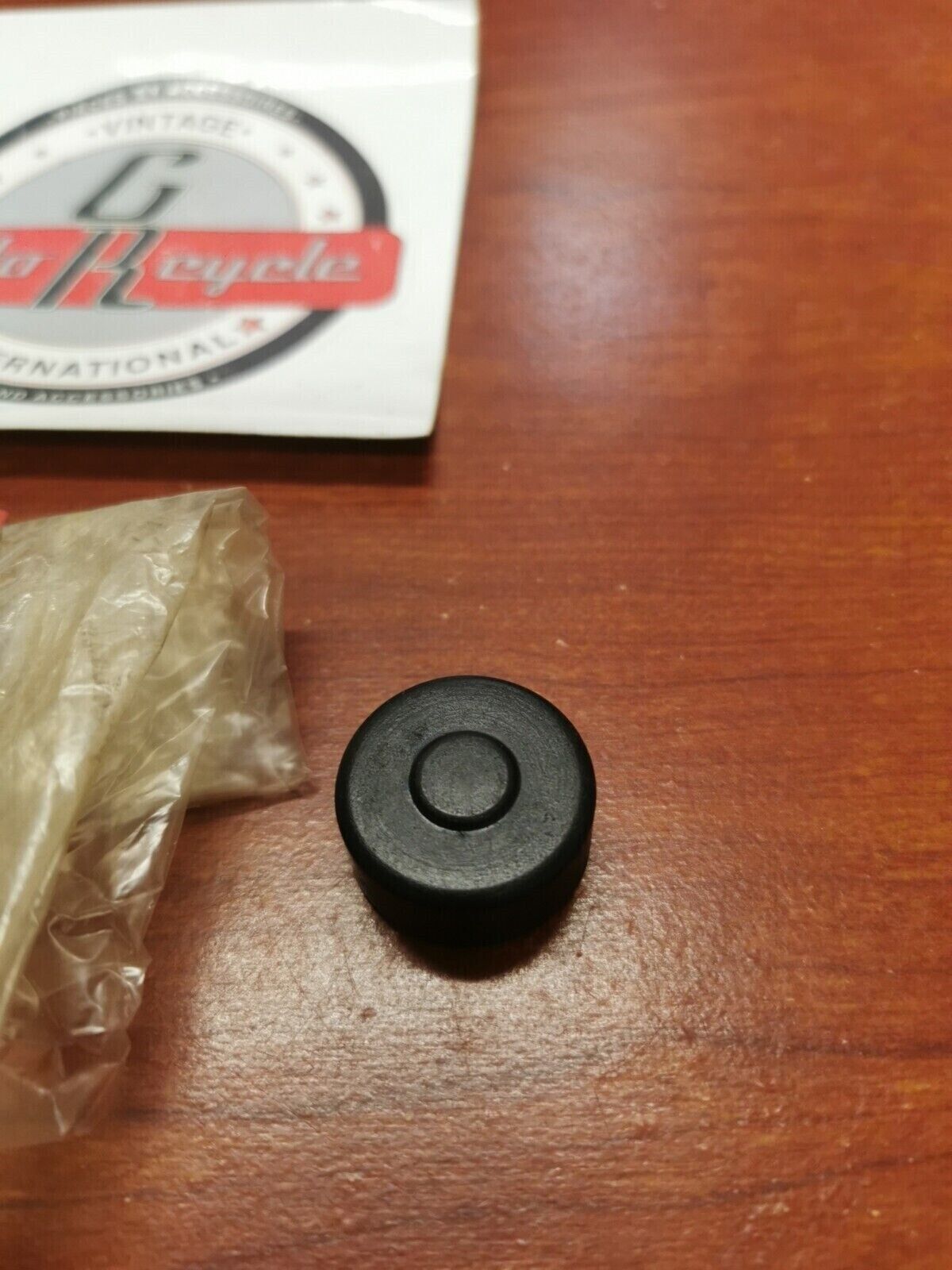 NOS Suzuki T500 TC100 DS80 TS75 TS100 T350 FUEL TANK CUSHION 09329-10005 S17