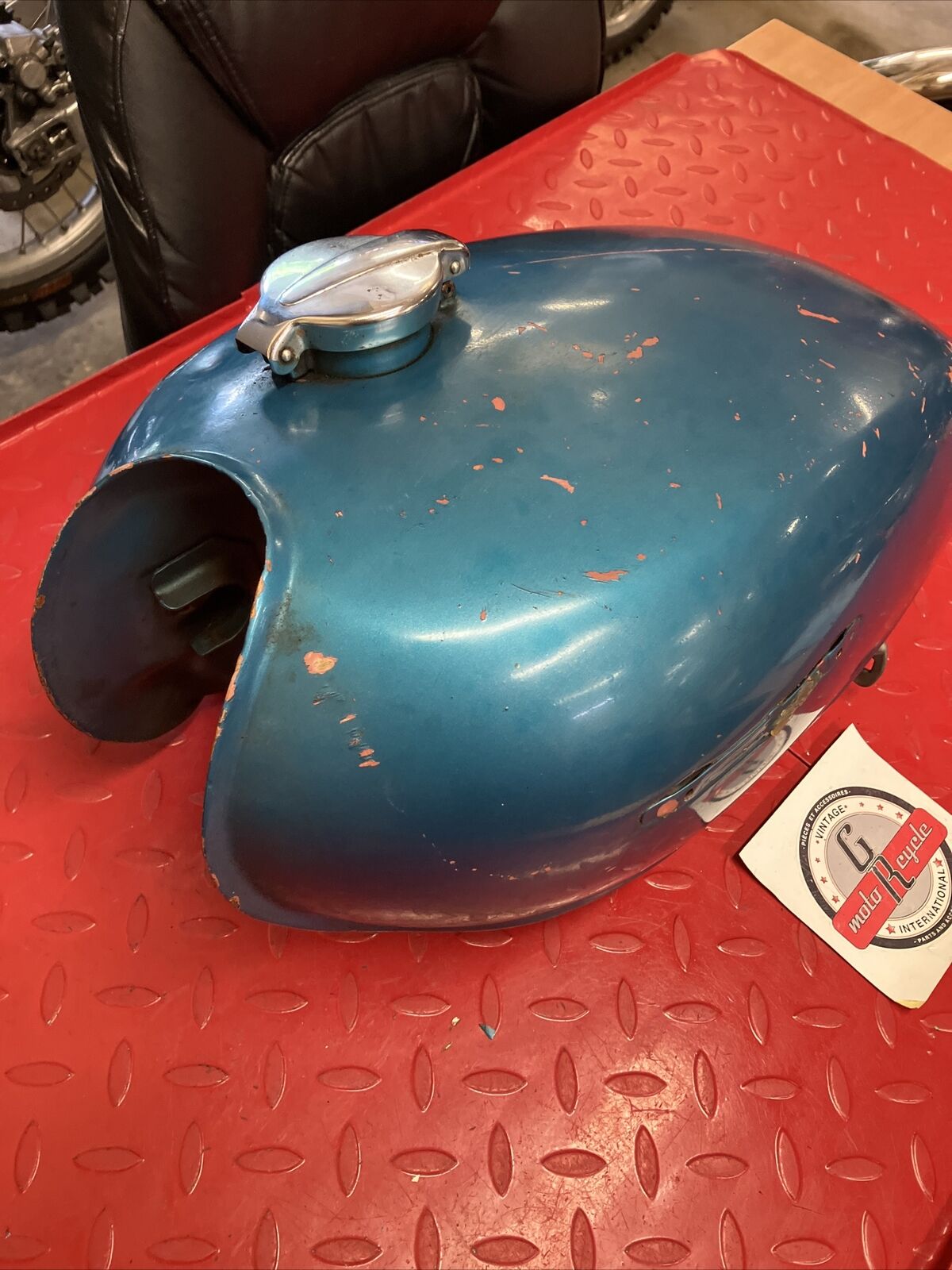 Honda CB550 1974 Fuel tank gas petrol reservoir PETCOCK NOT INCLUDED
