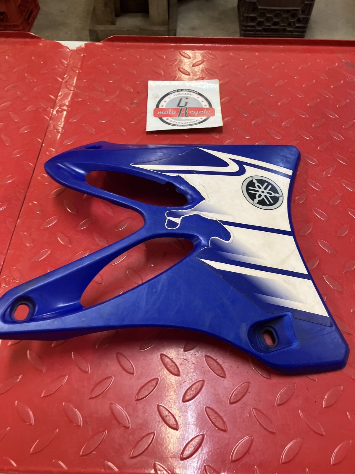 Yamaha YZ125 YZ250 2002 2003 right side fuel tank radiator shroud cover OEM