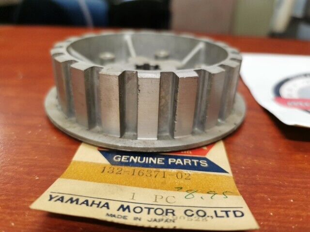 NOS Yamaha CLUTCH BOSS 132-16371-02-00 SUB 132-16371-01-00 132-16371-03-00 Y128