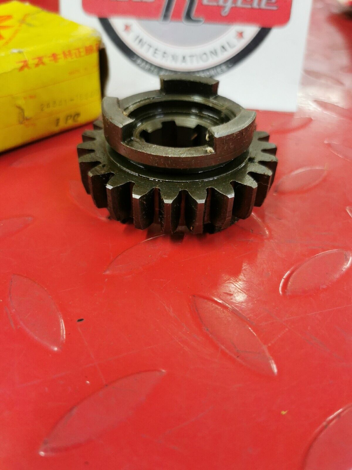 NOS SUZUKI TS400 TM400 1971 - 1976 GEAR 4TH DRIVEN 24341-16500 S12