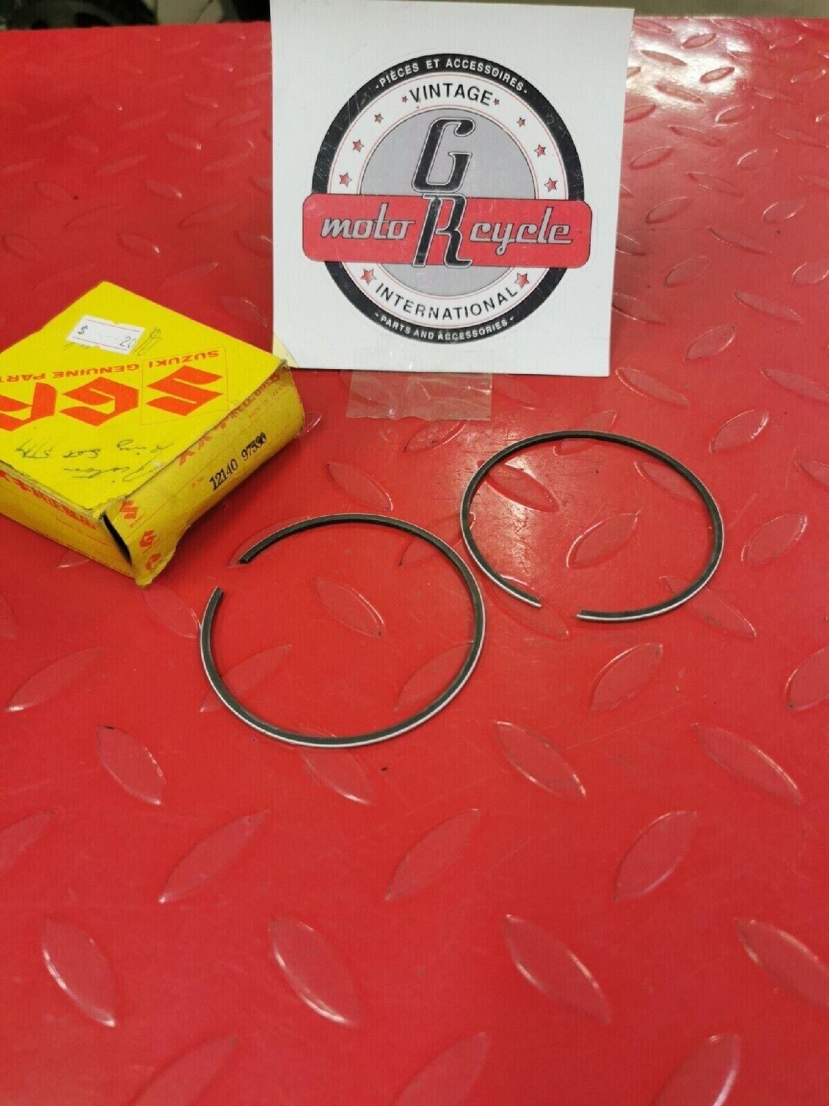 NOS SUZUKI PISTON RING SET 12140-97310 SUB BY 12140-97311 S12