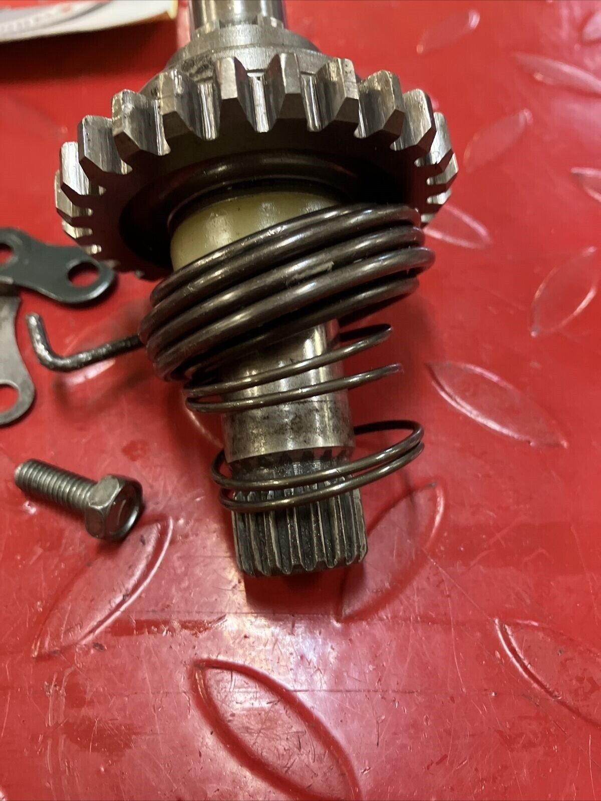 Suzuki RM125 1987 kickstarter kick starter shaft spindle idle gear 26211-05D03