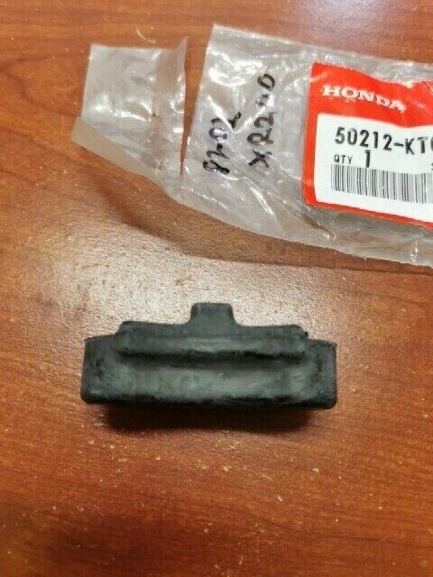NOS Honda XR200R TANK GUARD RUBBER 50212-KT0-670 H107