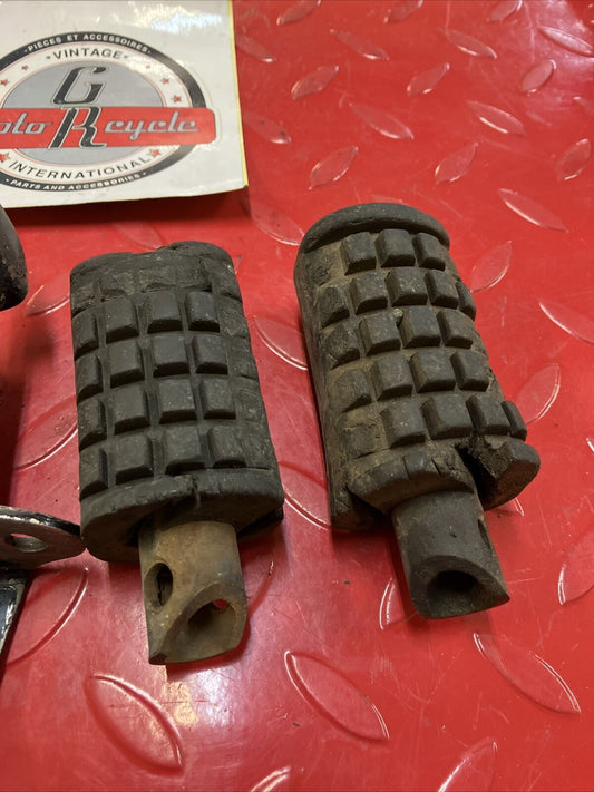 Kawasaki G5 1972 left right footpeg footrest bracket foot peg step