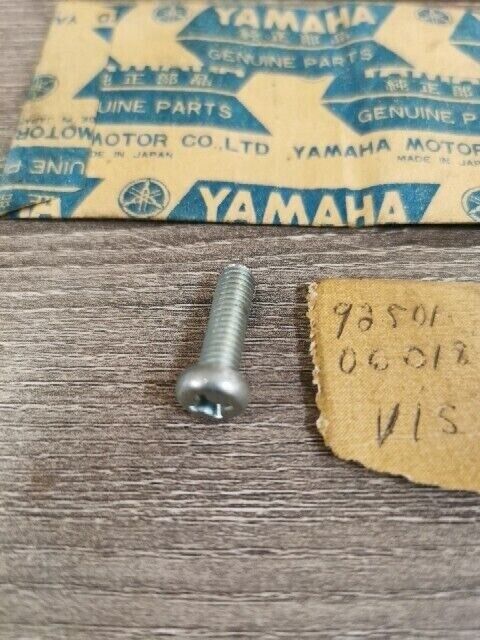 NOS YAMAHA XS1100F RT100D XC125H XC200W XS1 SCREW PAN HEAD 92501-06018-00 Y149