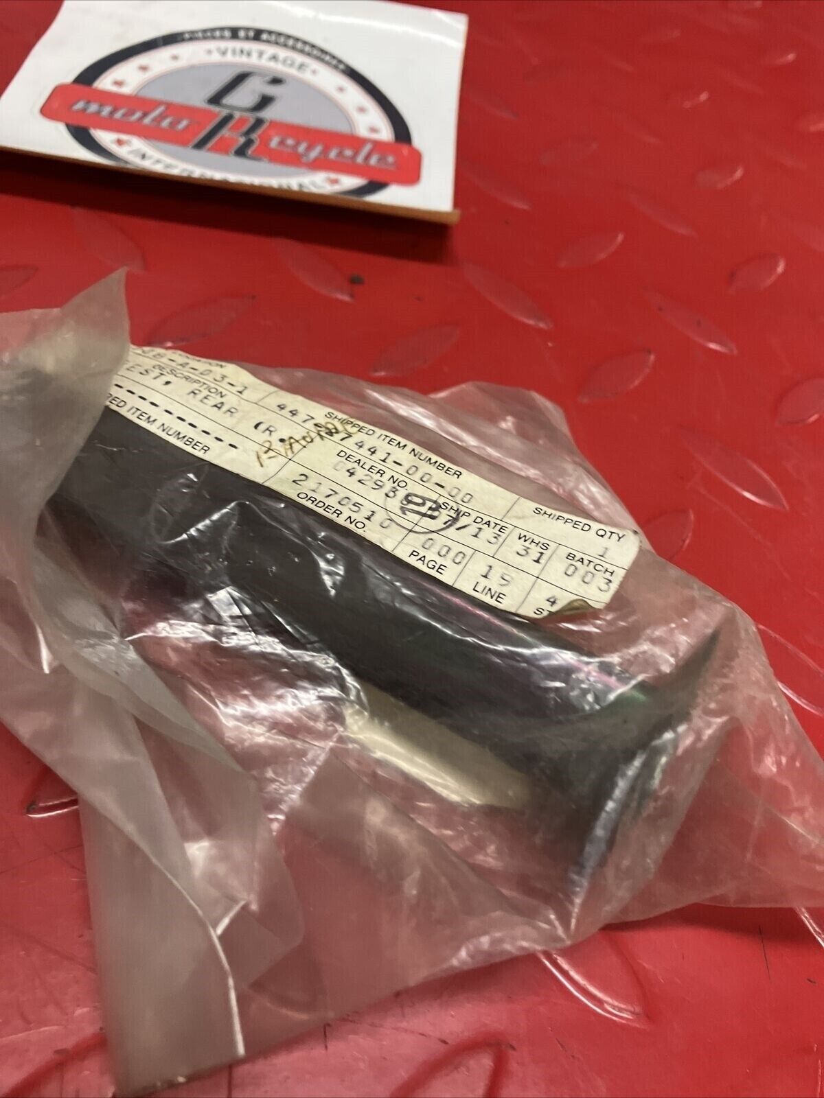 NOS YAMAHA FOOTREST 447-27441-00-00 Y66