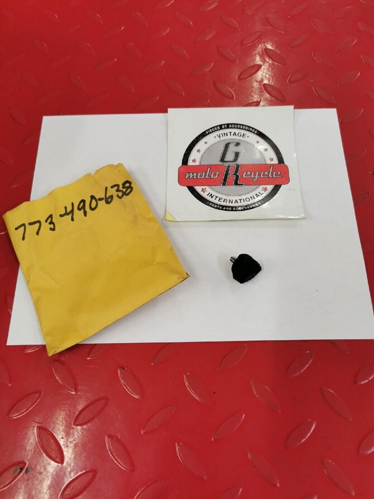 NOS PUCH BOMBARDIER MAXI  SIDE COVER KN06 SCREW 773-490-638  P3