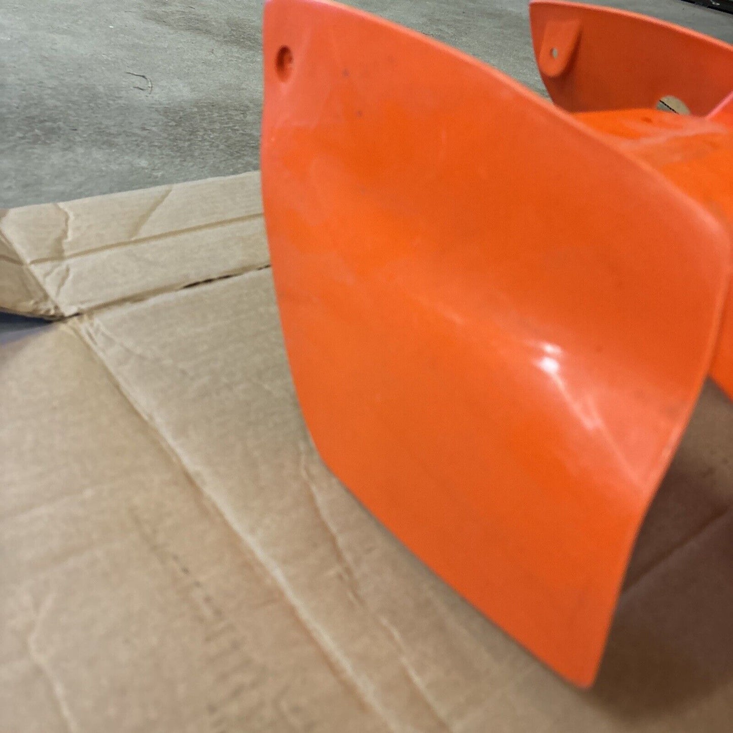 NOS UF0 PLAST KTM REAR FENDER ORANGE WITH SIDE PANELS KT03073-127