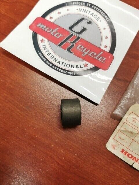 NOS Honda CB160 CB175 CL160 CL175 REAR WHEEL DAMPER BUSHING 41241-222-000 H69