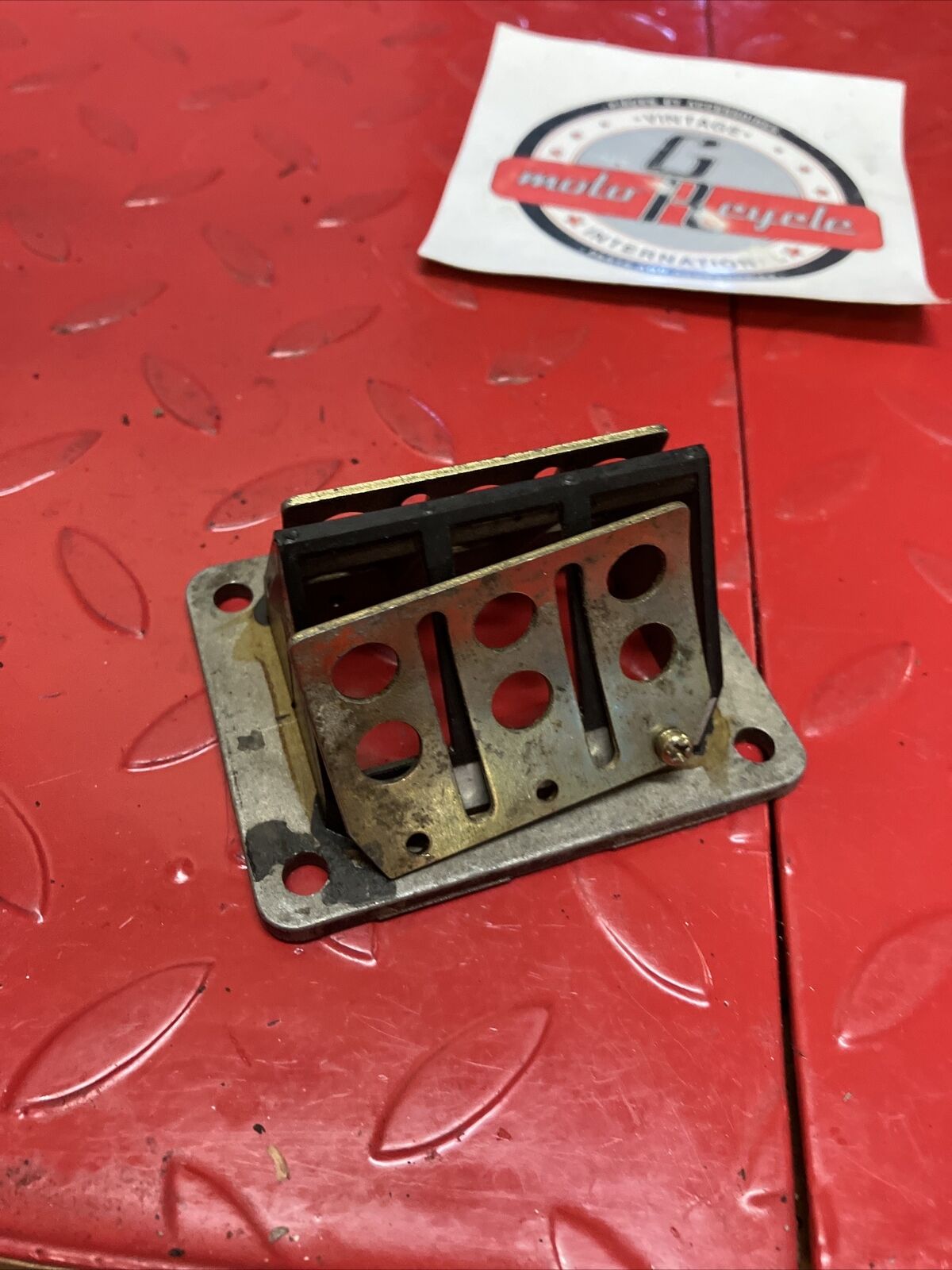 Yamaha YZ125 1983 intake reed valve block cage