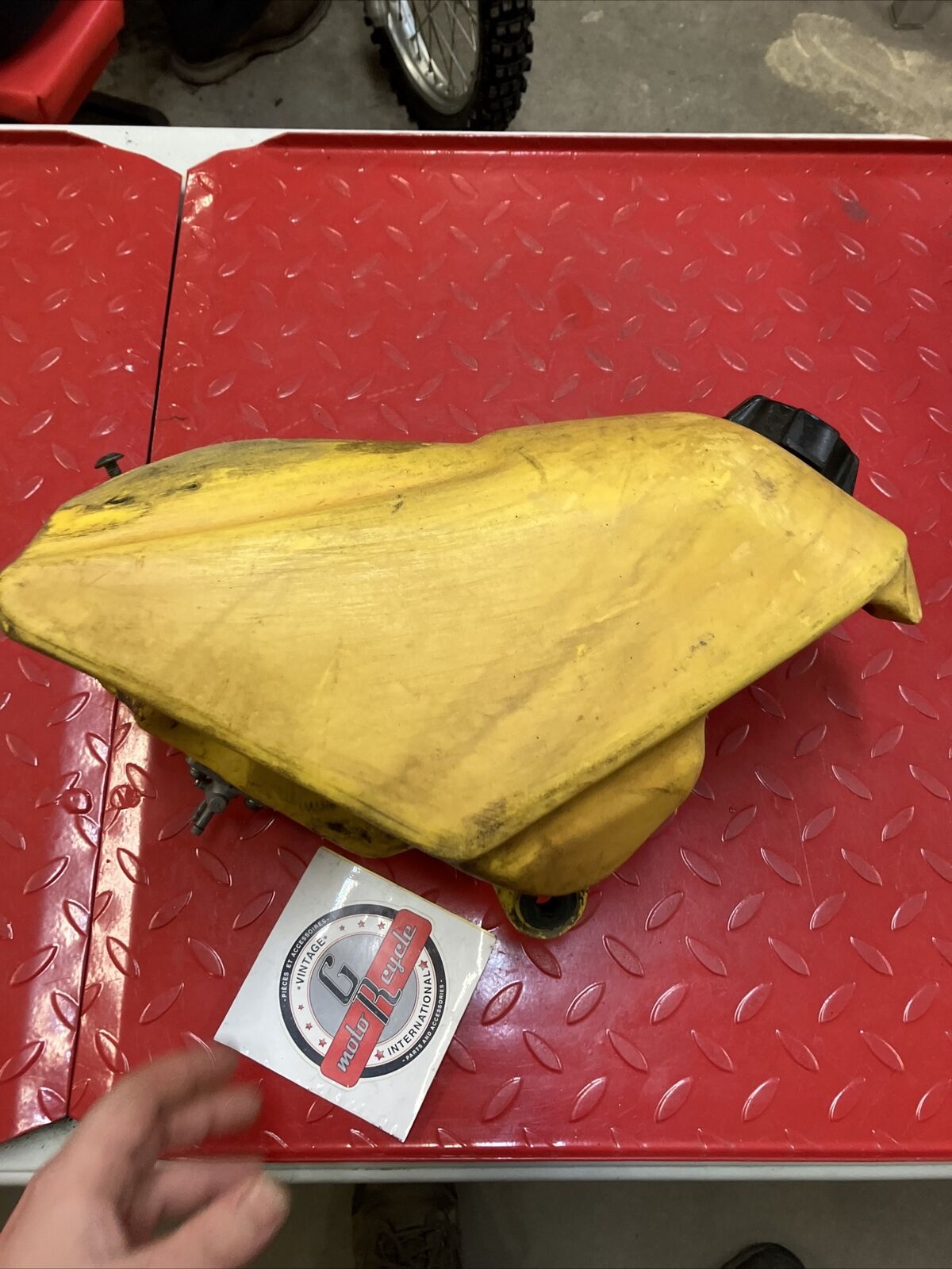 Suzuki RM125 1985 fuel tank gas petrol reservoir 1984 1986 2