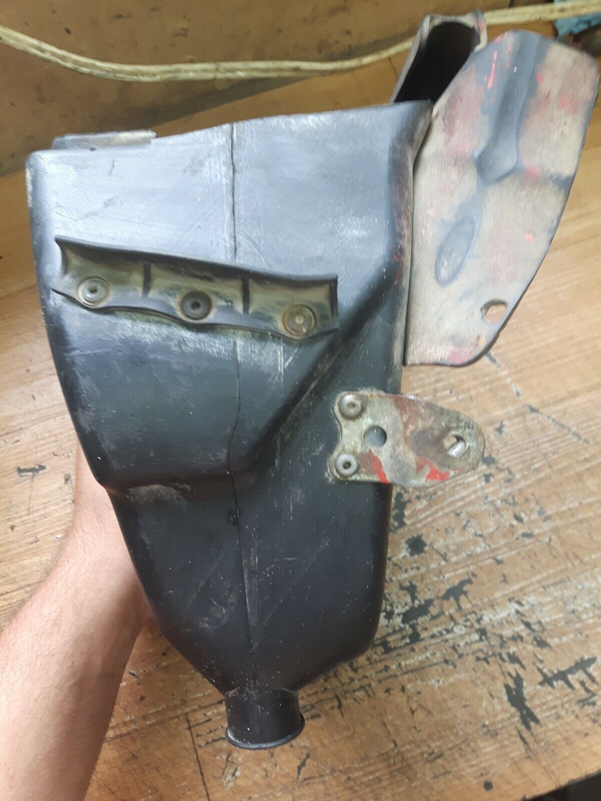 Honda CR125R 1982 Airbox air box cleaner filter housing