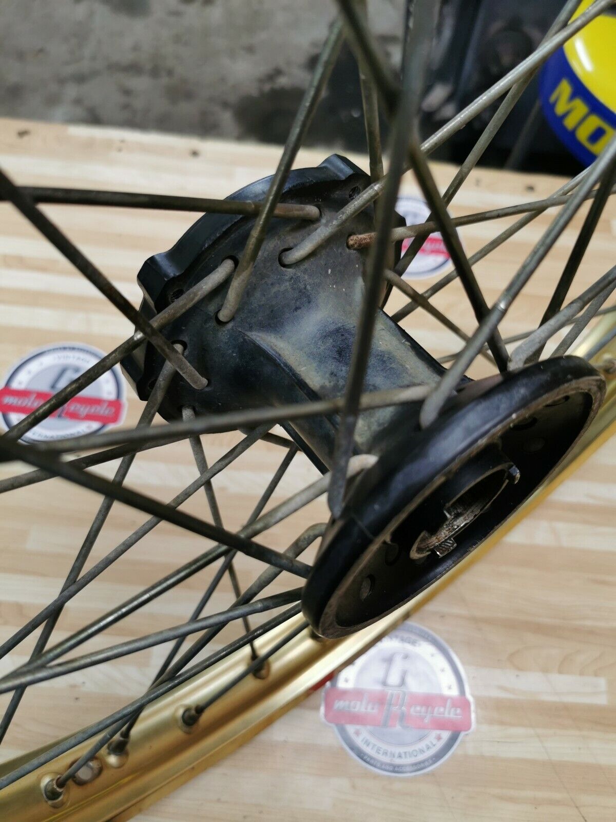 Yamaha YZ125 1986 front wheel hub 1LX-25111-00-98 YZ250 YZ490