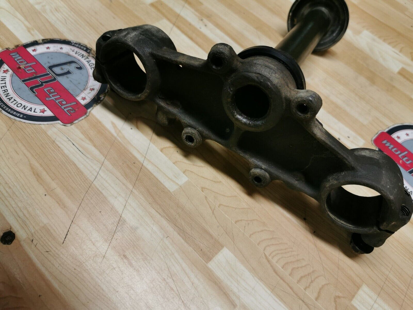 Yamaha TT225 1986 steering stem triple tree clamp lower under bracket 1987