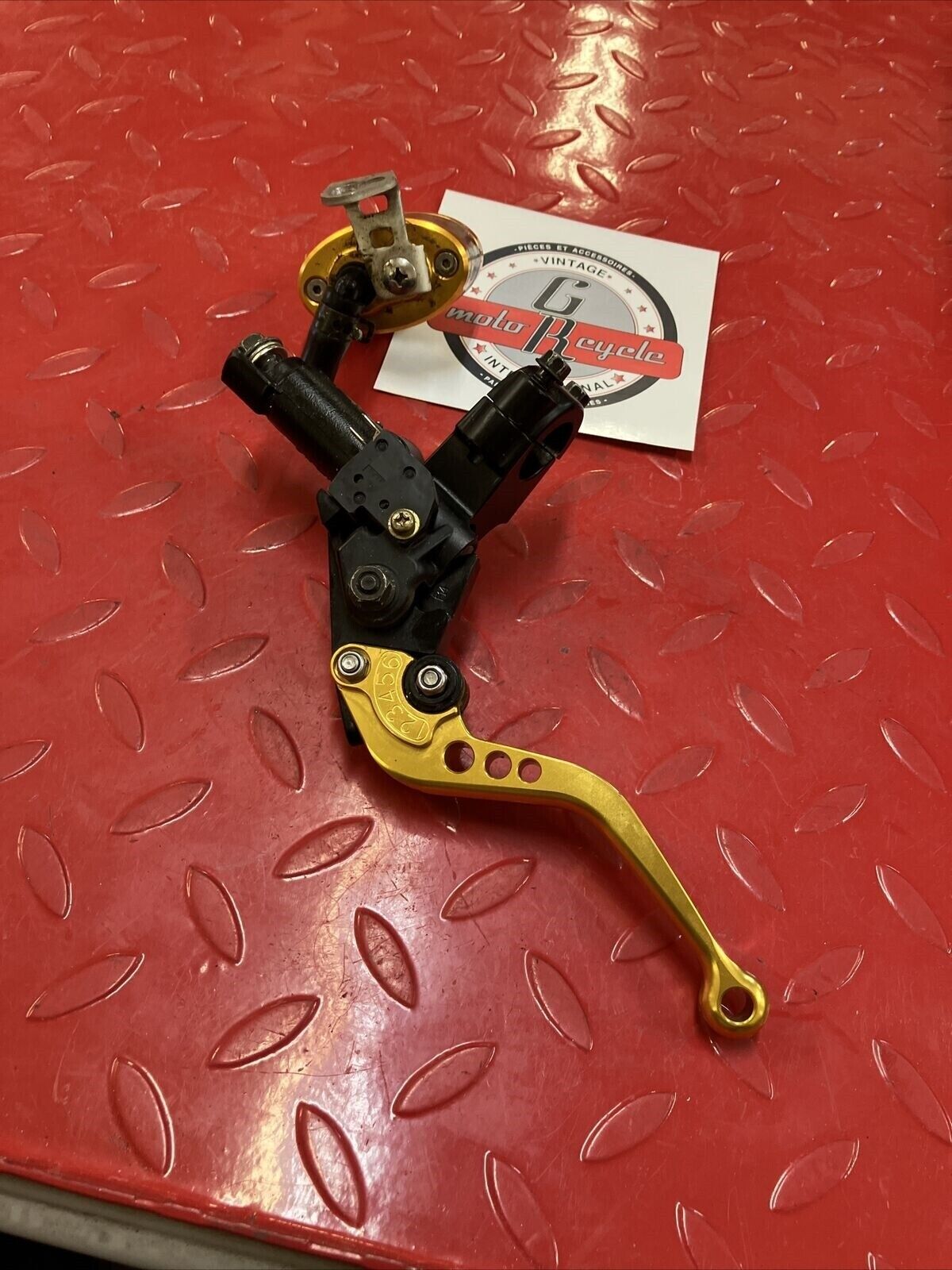 Suzuki GSXR1000 2003 right handle front brake master cylinder 2004 sv650