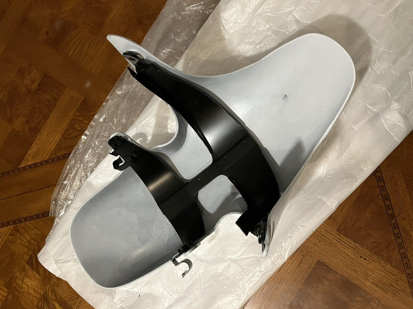 NOS Suzuki GSXR750 1992 GSX-R 750 FRONT FENDER 53110-17D20-0JW S34