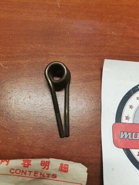 NEW NOS Honda C70 C72 C75 C77 C78 GEAR SHIFT RETURN SPRING C 24651-250-000 H99