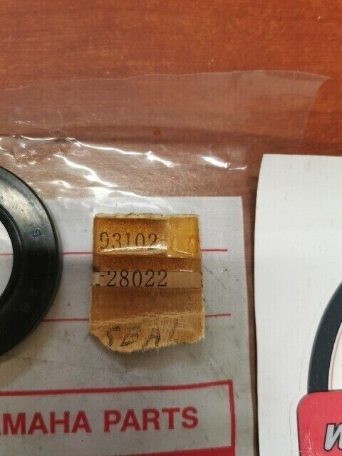 NOS Yamaha BW200 DT1 FZR400 FZR600 FZS600 OIL SEAL (28X47X7) 93102-28022-00 Y136