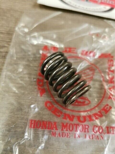NOS HONDA C92 CS92 CB92 CA92 SPRING VALVE 14751-200-000 H95