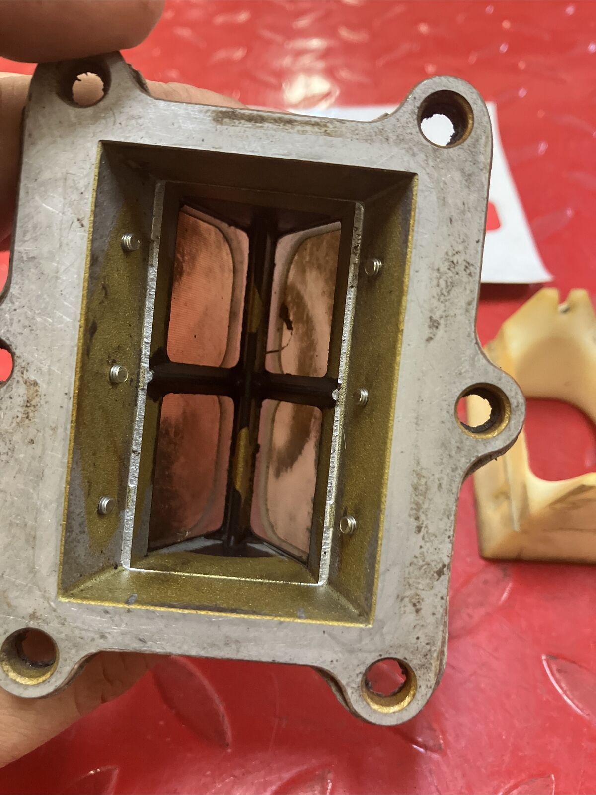 Honda CR250R 1988 Reed valve block cage