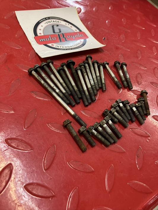 Suzuki RM125 1993 engine motor crankcase cover bolt hardware