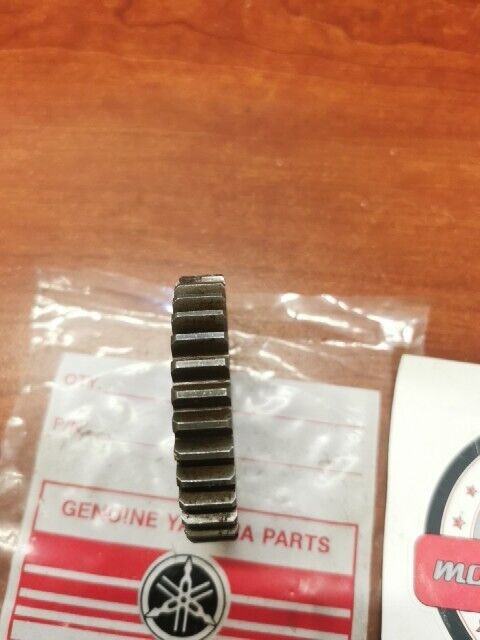 NOS Yamaha CS3 CS5 RD200 1ST WHEEL GEAR 174-17211-00-00 SUB 174-17211-01-00 Y153