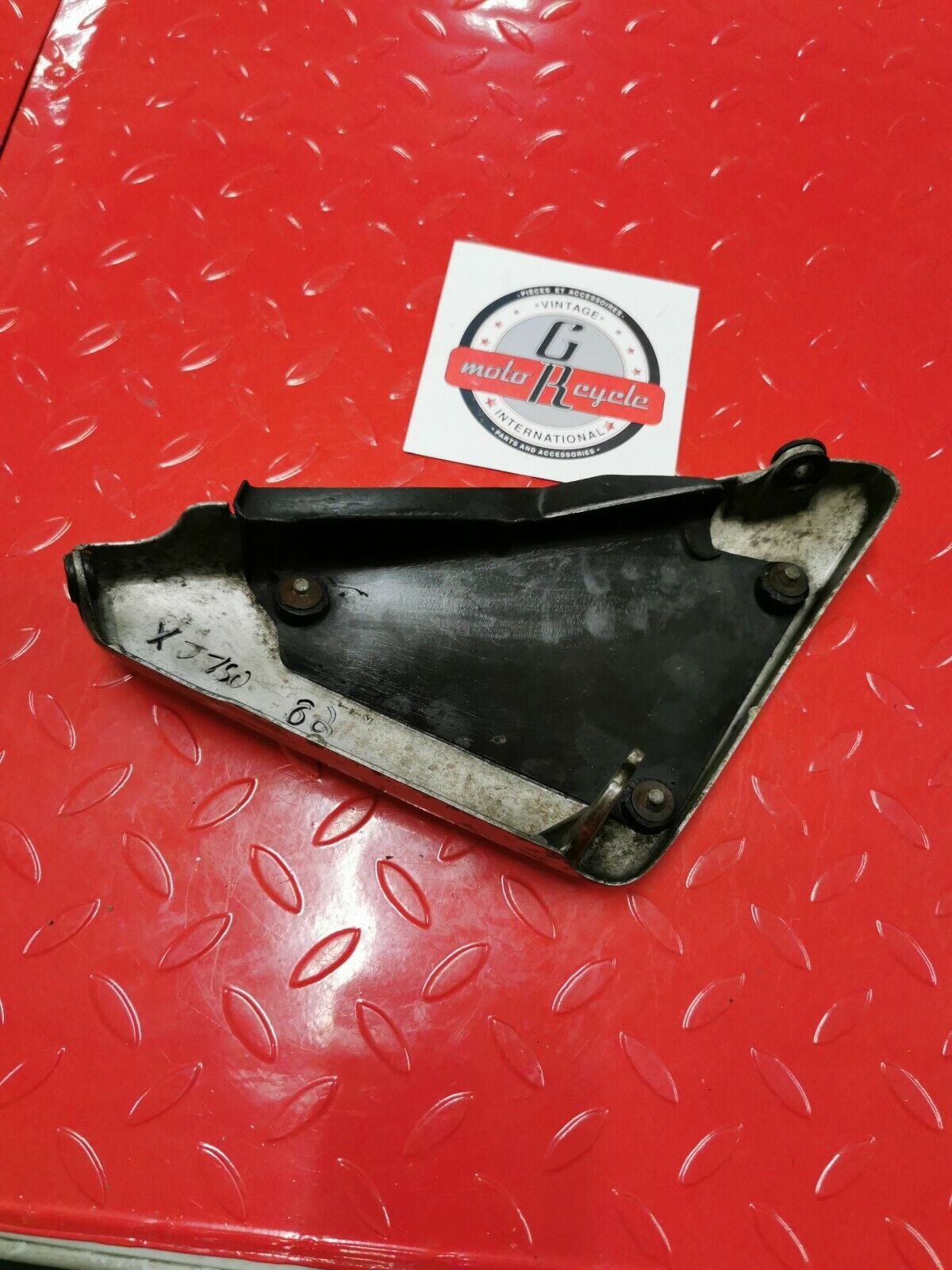 Yamaha Maxim 750 XJ750 1982 left side cover panel fairing 1983