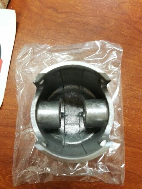 NOS Suzuki 1977 - 1981 TS185 PISTON 12110-29300 SUB. 12110-29900 S32
