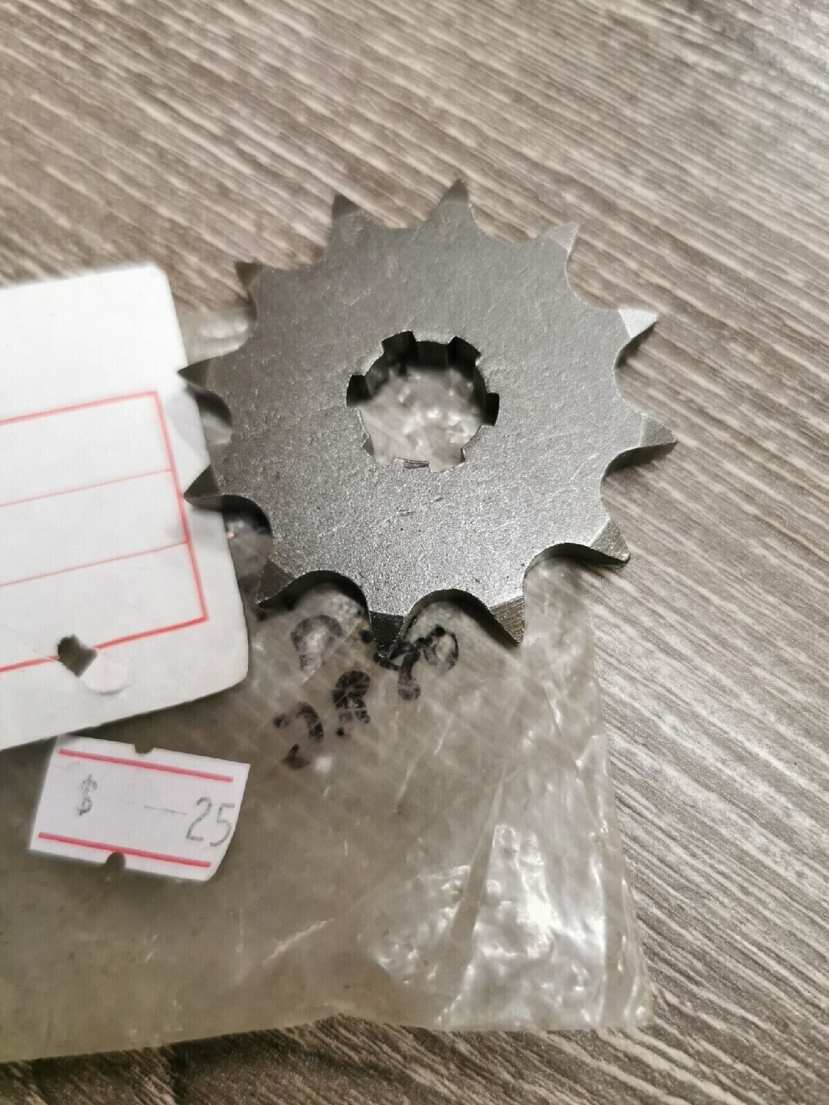 NOS SUZUKI ENGINE SPROCKET 27511-46700 S11
